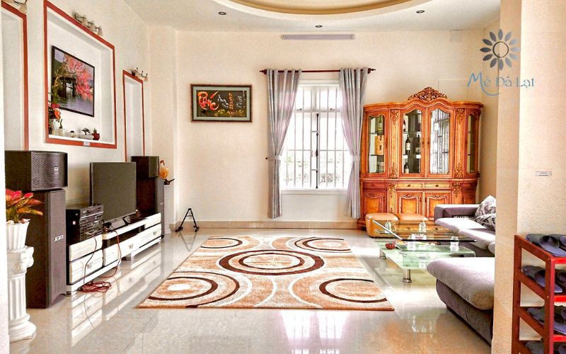 phòng khách villa cẩm tú cầu